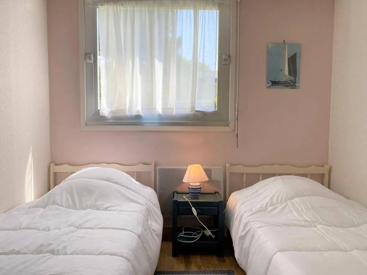 Appartement Avec Balcon Terrasse, Wifi Et Parking A Perros-Guirec - Fr-1-368-390 France