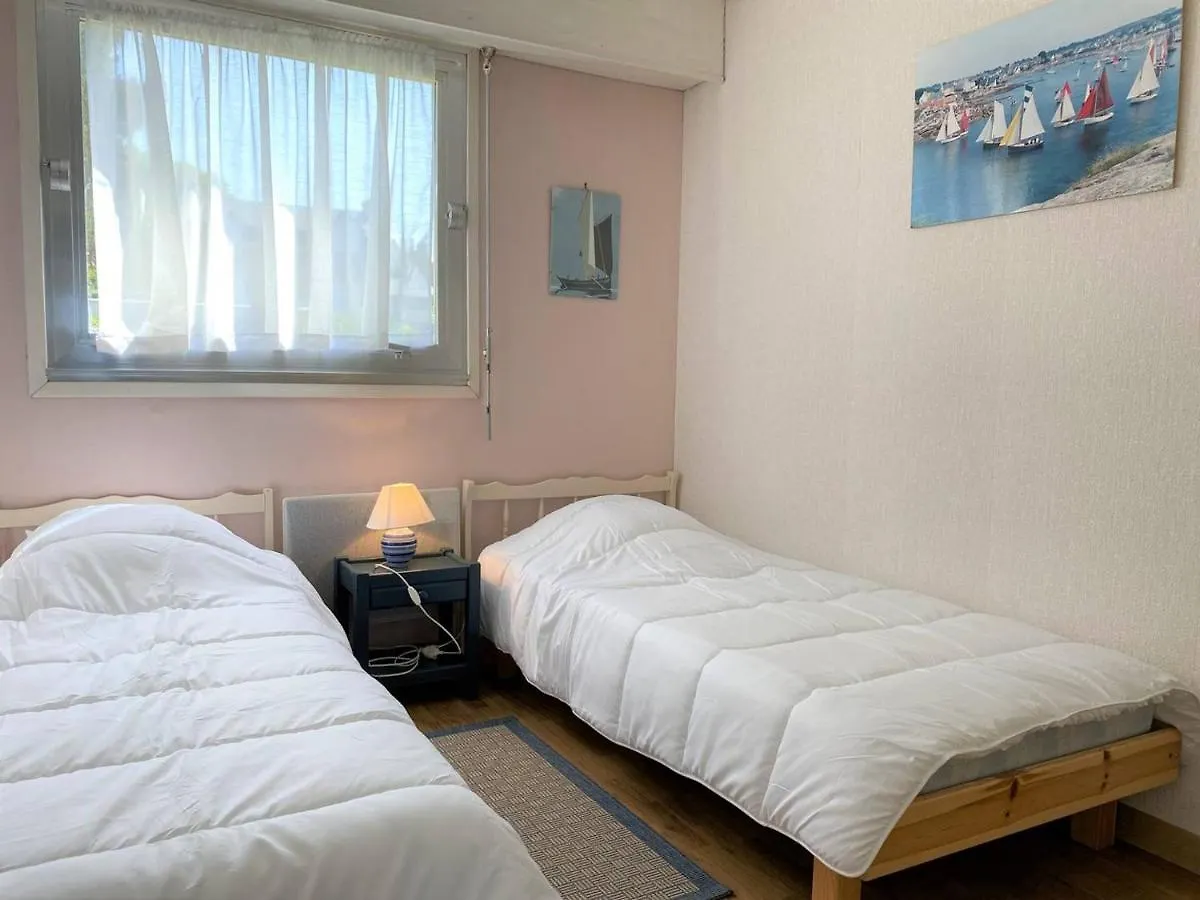 Appartement Avec Balcon Terrasse, Wifi Et Parking A Perros-Guirec - Fr-1-368-390 0*,  France